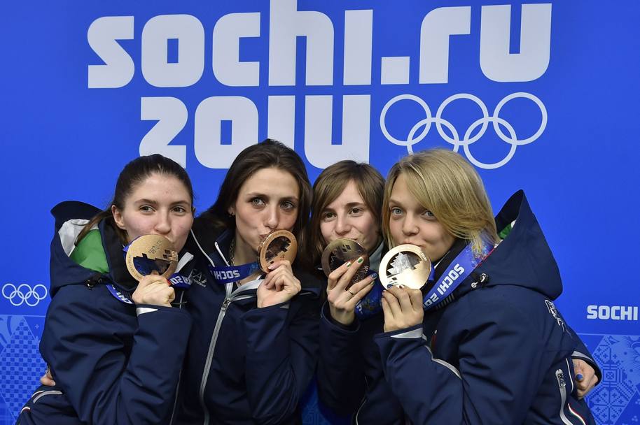 Medaglia di bronzo per l’Italia nella staffetta dello Short Track femminile. Da destra a sinistra nella foto; Arianna Fontana, Lucia Peretti, Martina Valpecina, Elena Viviani (LaPresse)